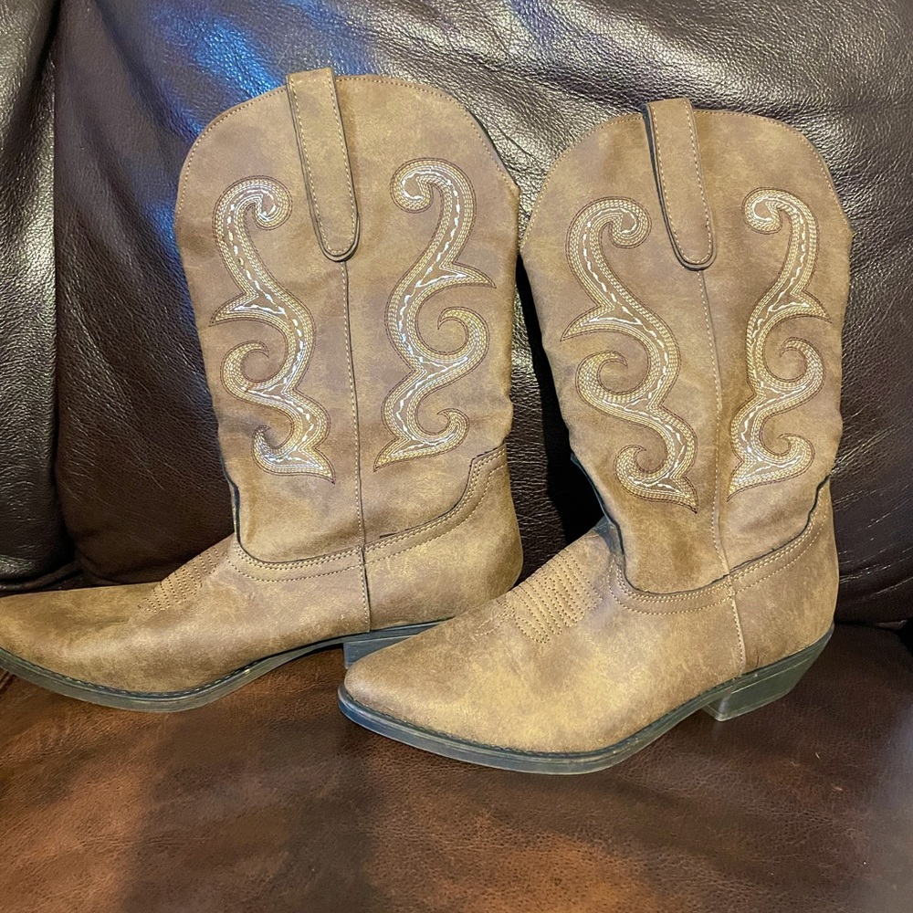 Cowgirl Boots 👢